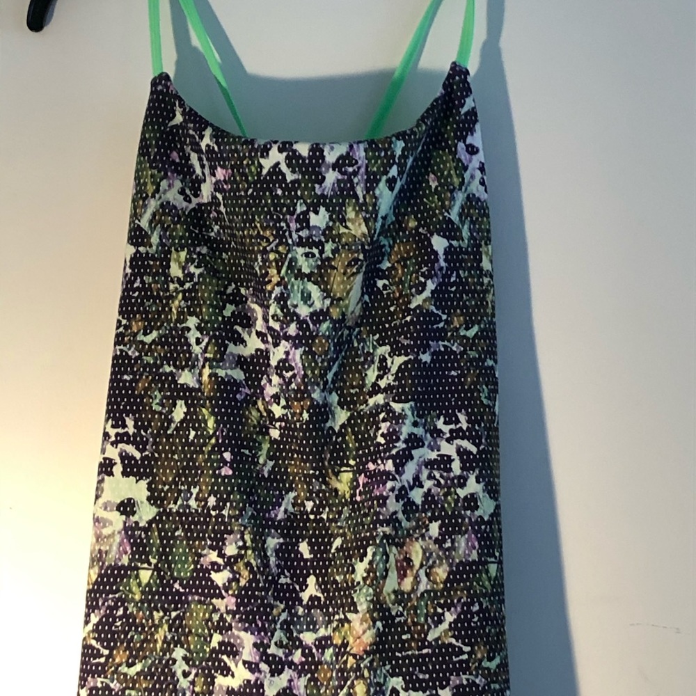 Lululemon top! Multicolor gem.